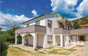 2 Bedroom Awesome Apartment In Grizane - Grižane