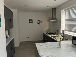 3 Bed house Near Manchester Airport - Handforth