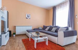 Two-Bedroom Apartment With Sea View In Makarska