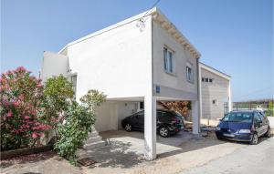 2 Bedroom Amazing Apartment In Klek 