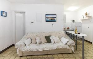 2 Bedroom Amazing Apartment In Klek 