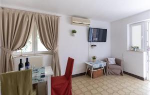 2 Bedroom Amazing Apartment In Klek 