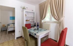 2 Bedroom Amazing Apartment In Klek