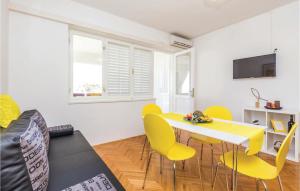 Lovely Apartment In Banjol With Wifi