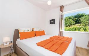 Lovely Apartment In Banjol With Wifi