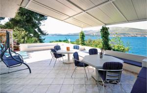 5 Bedroom Lovely Home In Okrug Donji 