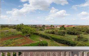 Cozy Apartment In Vrsi With Wifi