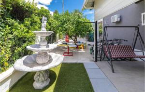 Beautiful Apartment In Kastel Stafilic