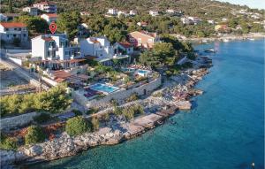 Stunning Home In Sevid With Kitchen