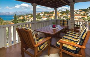 Nice Apartment In Splitska With Wifi 