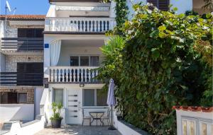 Awesome Apartment In Malinska With Wifi