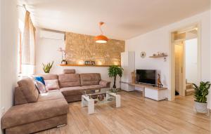 2 Bedroom Amazing Home In Galizana 