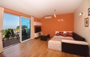 Two-Bedroom Apartment With Sea View In Split