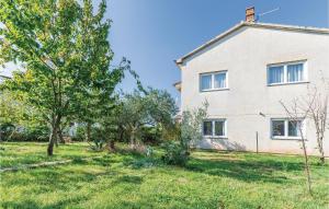 Lovely Apartment In Fazana With Kitchen 
