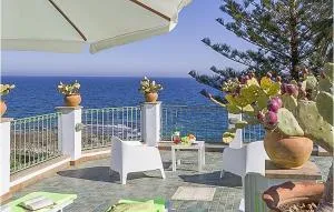 6 Bedroom Pet Friendly Home In Siracusa - كاسيبيلي