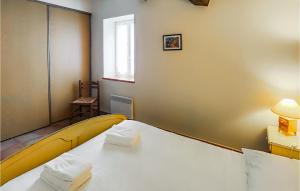 Maisons de vacances Cozy Home In Cabrerolles : photos des chambres