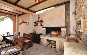 3 Bedroom Gorgeous Home In Makarska 