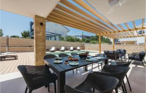 Amazing Home In Pirovac With Jacuzzi