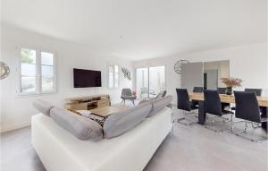 3 Bedroom Nice Home In La Tremblade