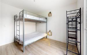 Maisons de vacances 3 Bedroom Nice Home In La Tremblade : photos des chambres