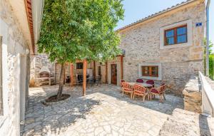 Gorgeous Home In Lisane Tinjske