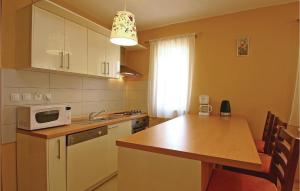 6 Bedroom Amazing Home In Crni Kal