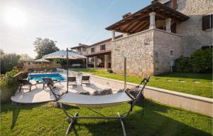 Awesome Home In Tinjan With Kitchen 