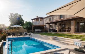 Awesome Home In Tinjan With Kitchen 