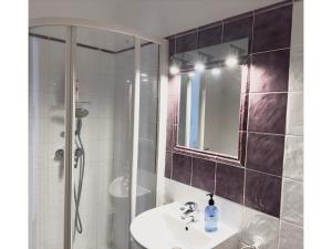 Studio vue mer terrasse à 1min des plages