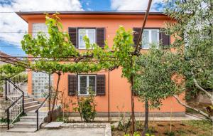 2 Bedroom Lovely Apartment In Fazana