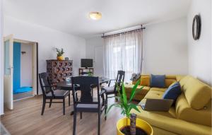 2 Bedroom Lovely Apartment In Fazana 