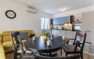 2 Bedroom Lovely Apartment In Fazana