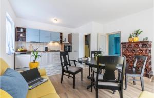 2 Bedroom Lovely Apartment In Fazana 