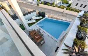 3 Bedroom Beautiful Home In Makarska