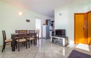 Nice Apartment In Rtina With Wifi 