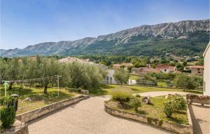 2 Bedroom Lovely Apartment In Jurandvor