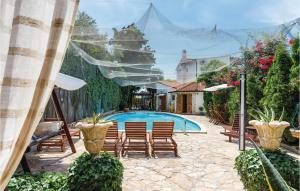 Lovely Home In Rogoznica With Jacuzzi