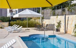 2 Bedroom Beautiful Apartment In Lokva Rogoznica 