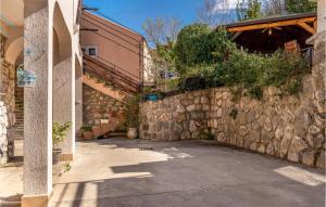 2 Bedroom Amazing Apartment In Bakar