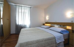 3 Bedroom Beautiful Home In Veli Iz