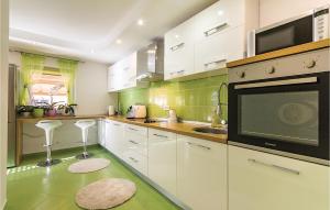 Cozy Apartment In Galizana With Wifi 