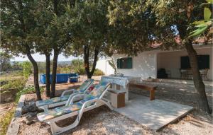 Holiday Home Pucisca 40