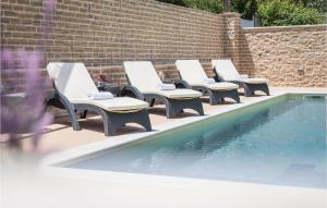 Amazing Home In Pirovac With Jacuzzi