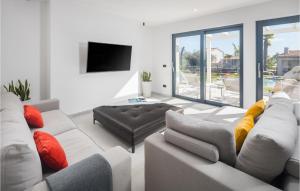 Lovely Home In Kastelir