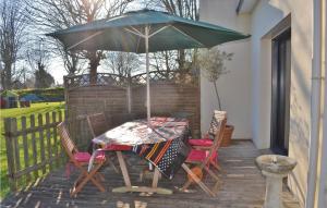 Maisons de vacances 2 Bedroom Amazing Home In Plomeur : photos des chambres