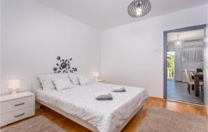 Awesome Apartment In Malinska With Wifi