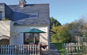 Maisons de vacances 2 Bedroom Amazing Home In Plomeur : photos des chambres