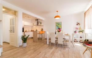 2 Bedroom Amazing Home In Galizana