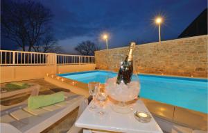 Two-Bedroom Holiday Home Krusevo With An Outdoor Swimming Pool 04