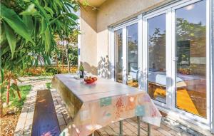 Lovely Apartment In Fazana With Kitchen 